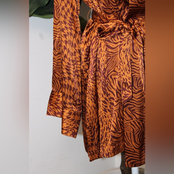 Tell Your Friends 100% Silk Patterned Kimono - Picture 7 of 9